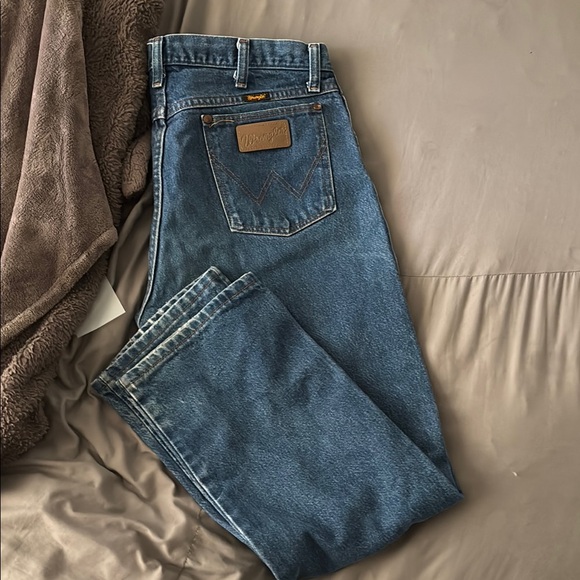 Wrangler Men's Relaxed Fit Denim Jeans - Picture 1 of 3